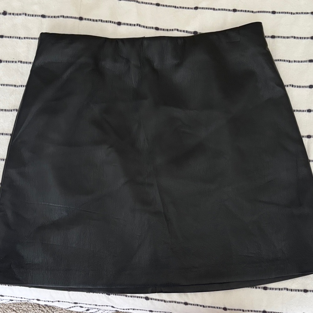 Wilfred Classic Foux Leather Black Mini Skirt